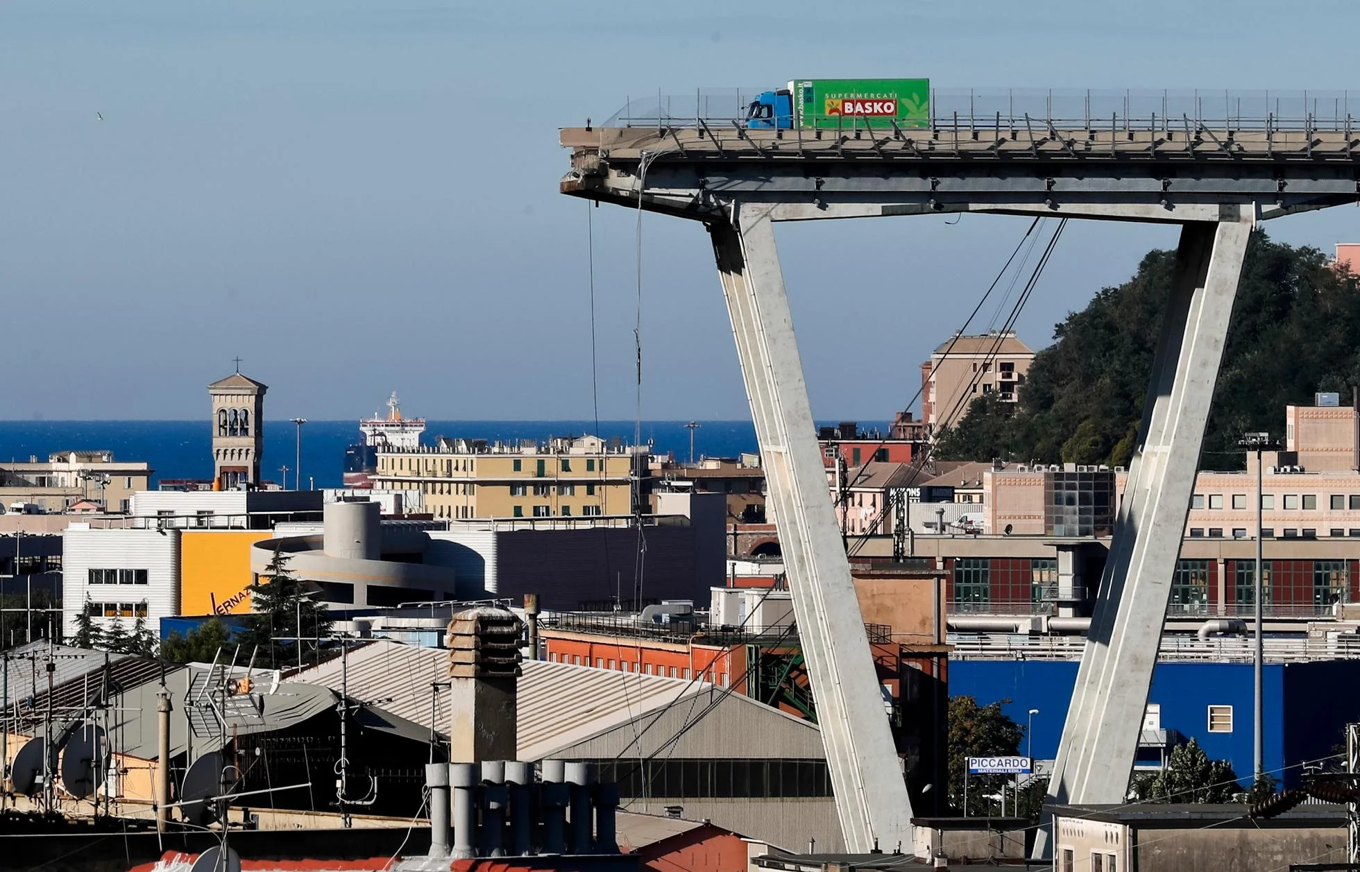 Genua, 14. August, Ponte Morandi. Sinnbild eines besorgniserregenden Landes. (Foto: Keystone/AP/Antonio Calanni) 