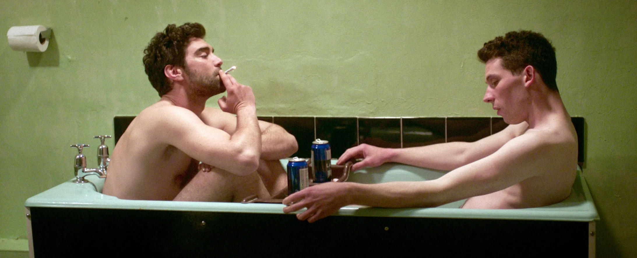 Alec Secăreanu (l) und Josh O’Connor