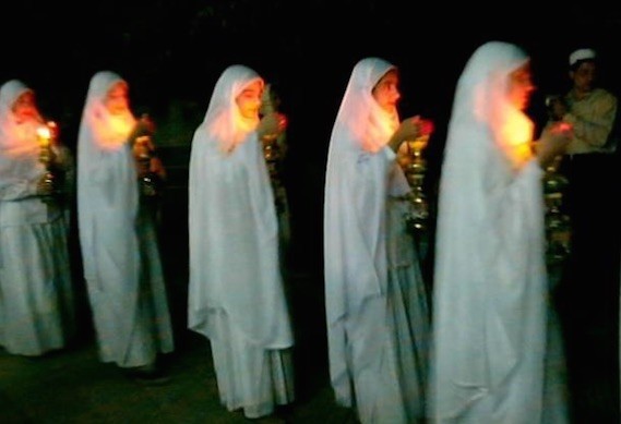 Eine religiöse Zeremonie der Zoroastrier im Iran