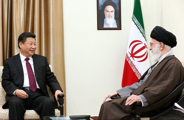 Irans Revolutionsführer Ali Khamenei empfängt den chinesischen Staats- und Parteichef Xi Jinping.