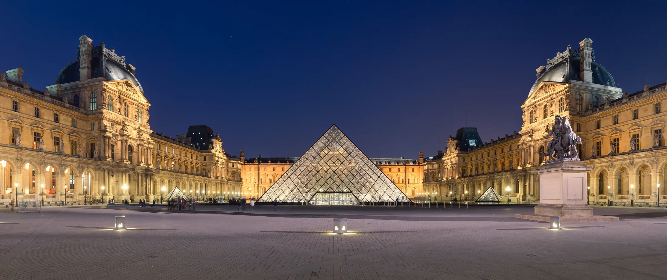 Musée du Louvre, Paris (© Benh LIEU SONG, Flickr, Wikimedia Commons)