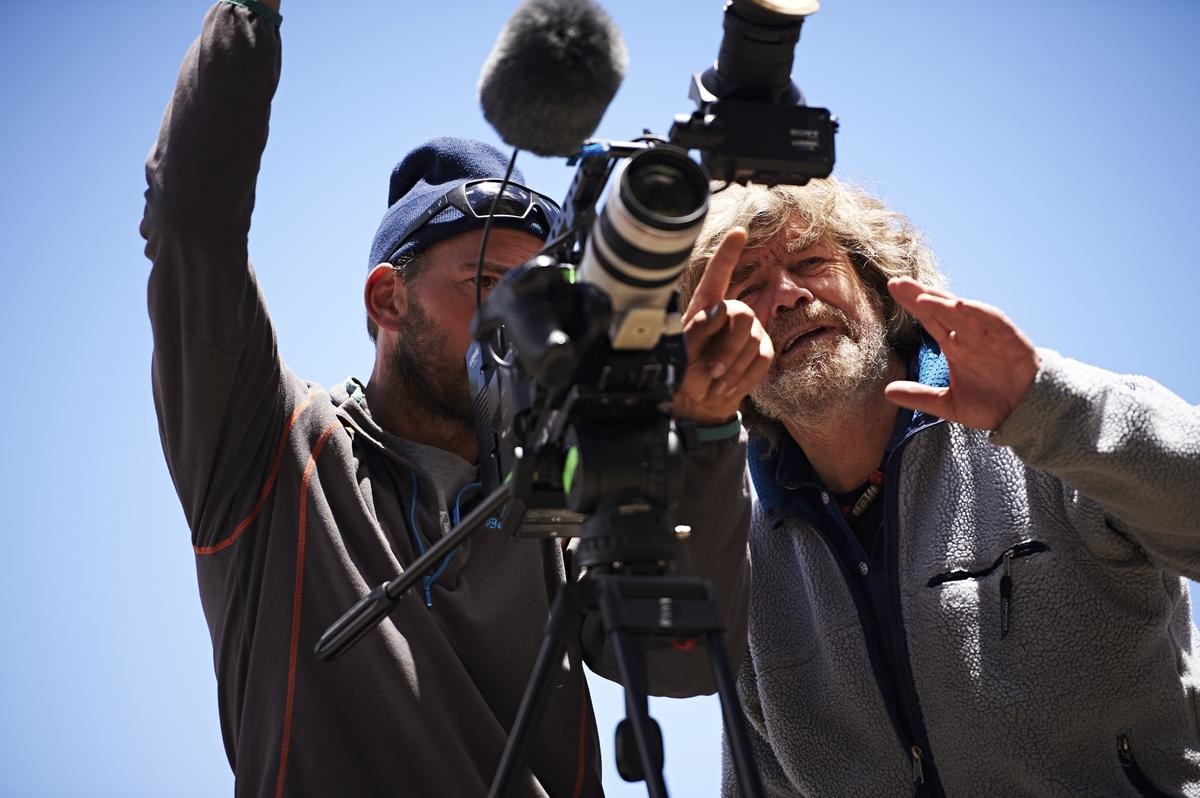 Reinhold Messner mit Kameramann