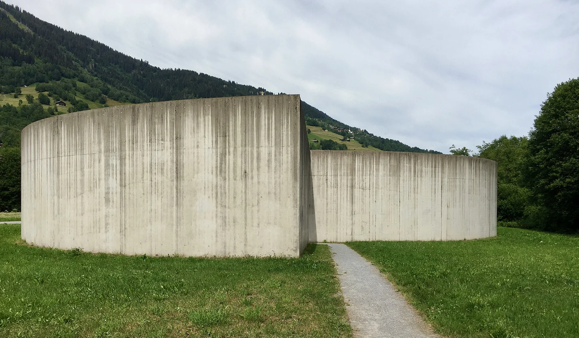 Ogna, aussen (Foto: Fabrizio Brentini)