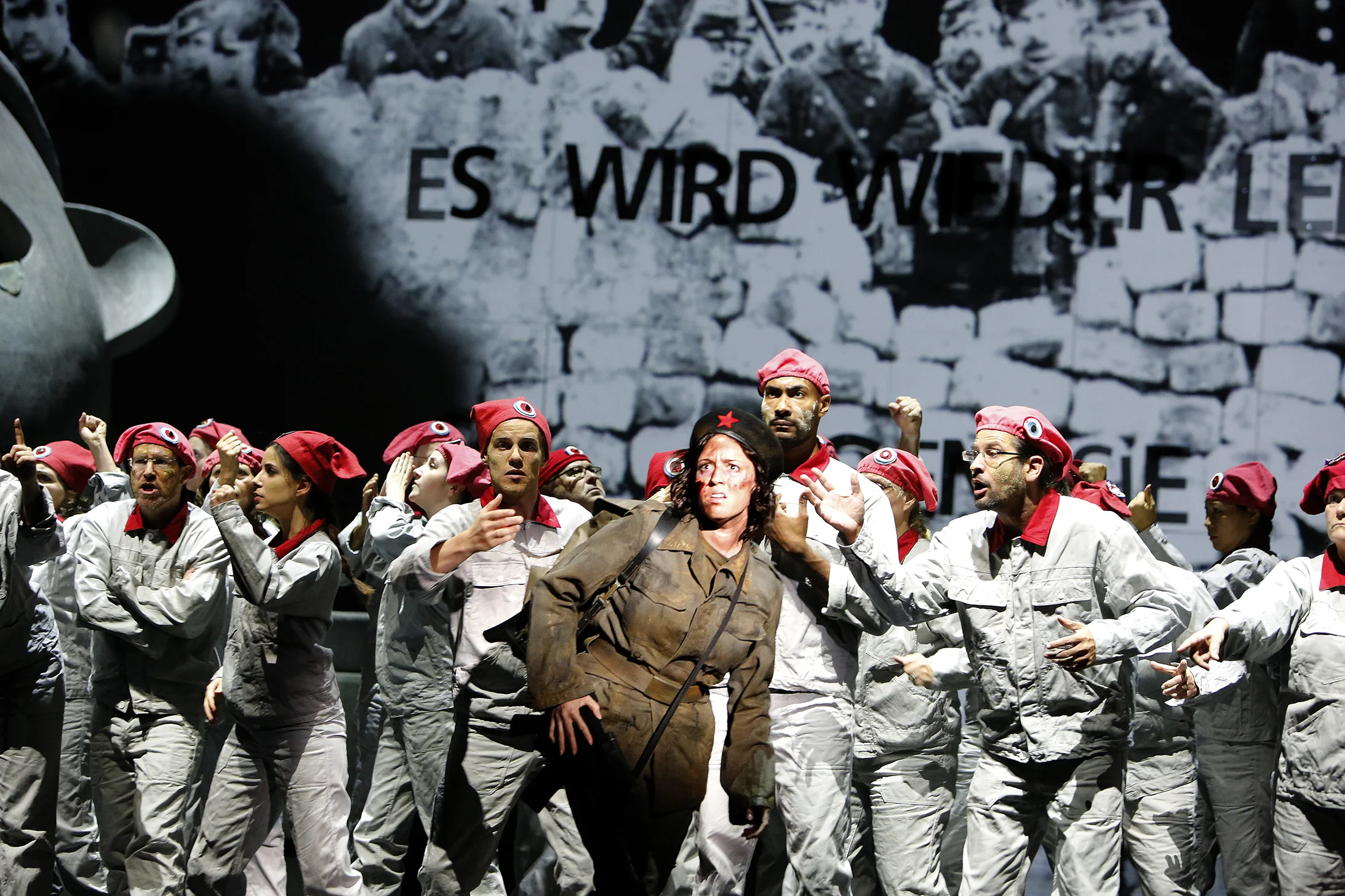 Rainelle Krause,Chor und Kammerchor des Theater Basel (Foto: ©Birgit Hupfeld)