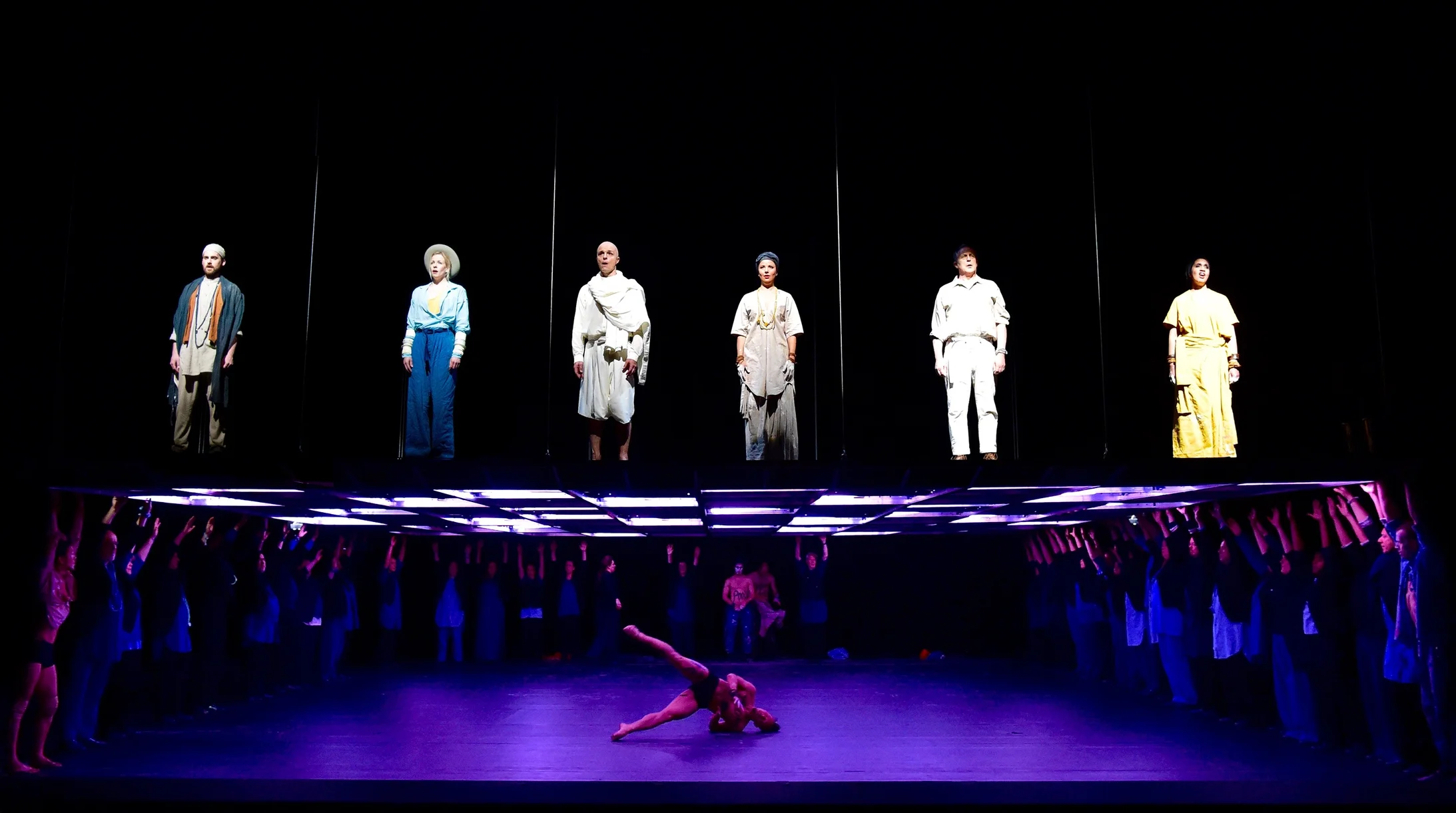 Nicholas Crawley, Cathrin Lange, Rolf Romei, Maren Favela, Andrew Murphy, Anna Rajah, Kompagnie Eastman, Chor des Theater Basel © Sandra Then