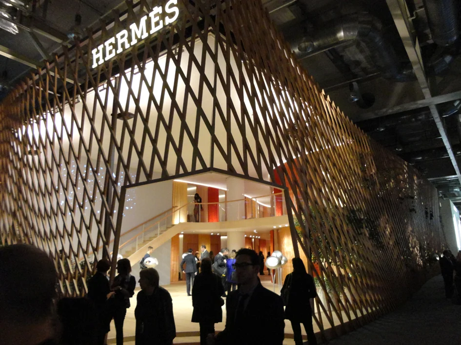 Der japanische Stararchitekt Toyo Ito hat den Hermes-Stand kreiert. 
Bild: André Pfenninger