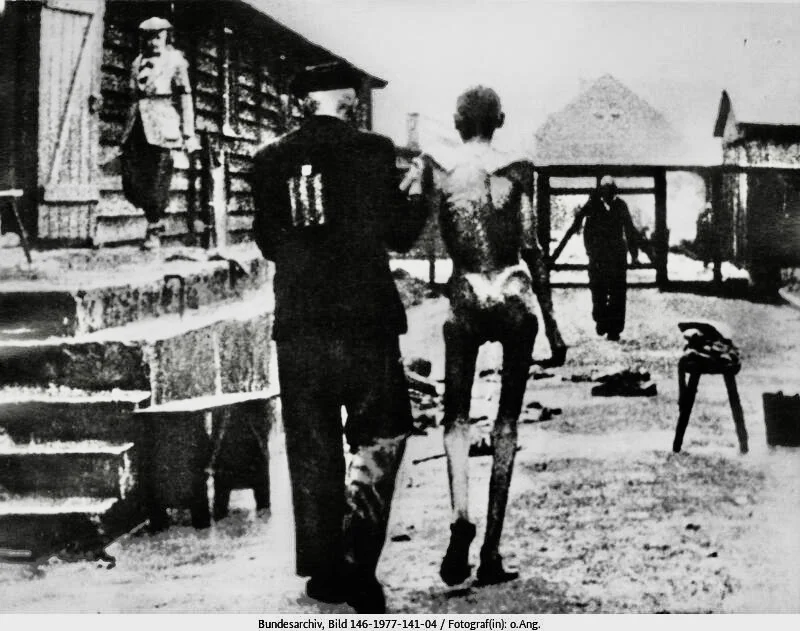 KZ Bergen-Belsen (Deutsches Bundesarchiv, Bild 146-1977-141-04)