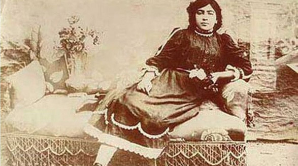 Bibi Khanom Astarabadi, Gründerin der ersten Mädchenschule des Iran