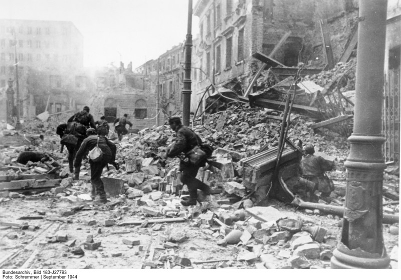 (Bild: Deutsches Bundesarchiv, Bild 183-J27793, Foto: Schremmer, September 1944)
