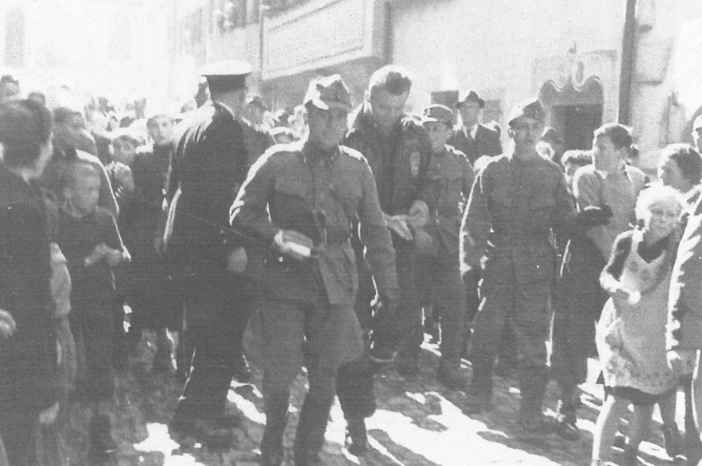 Pilot Meyer in der Zuger Altstadt (Foto: Eugen Grau)