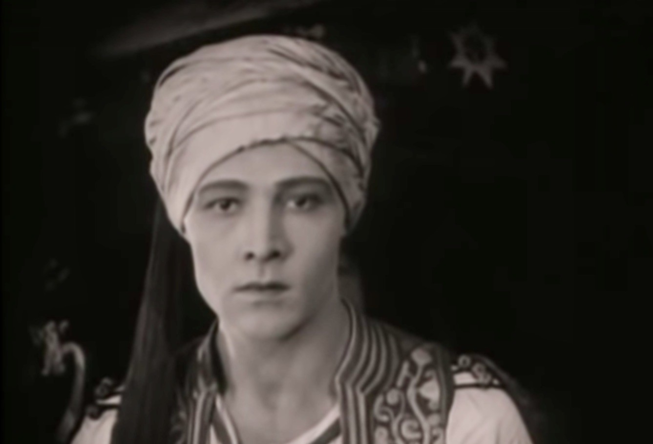 Rudolph Valentino in „The Sheik“ (Screenshot aus dem Film) 