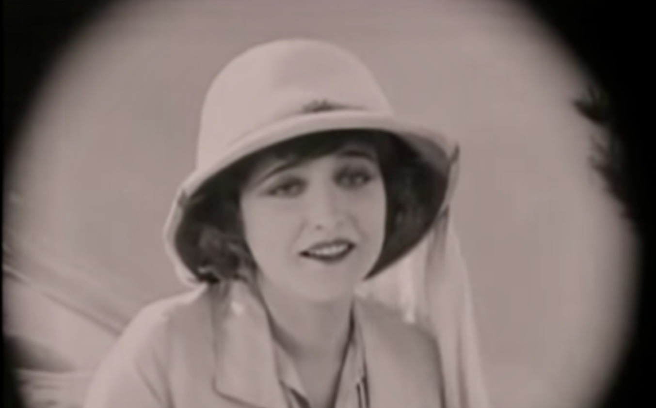 Agnes Ayres in „The Sheik“ (Screetshot aus dem Film)