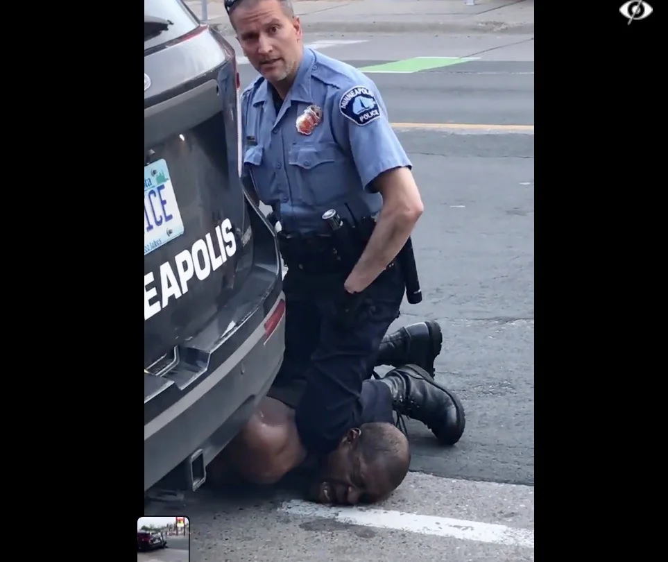 25. Mai 2020: In Minneapolis im amerikanischen Bundesstaat Minnesota kniet der weisse amerikanische Polizeibeamte Derek Chauvin 8 Minuten und 46 Sekunden lang auf dem Hals von George Floyd. Der 46-jährige Afroamerikaner stirbt kurz darauf im Spital. Der Fall löst eine riesige Protestwelle gegen Rassismus und Polizeigewalt aus. Weltweit demonstrierten Hunderttausende mit den Slogans I can't breathe und "Black Lives Matter". Wegen Ausschreitungen und Plünderungen wurden in 40 amerikanischen Städten Ausgangss…