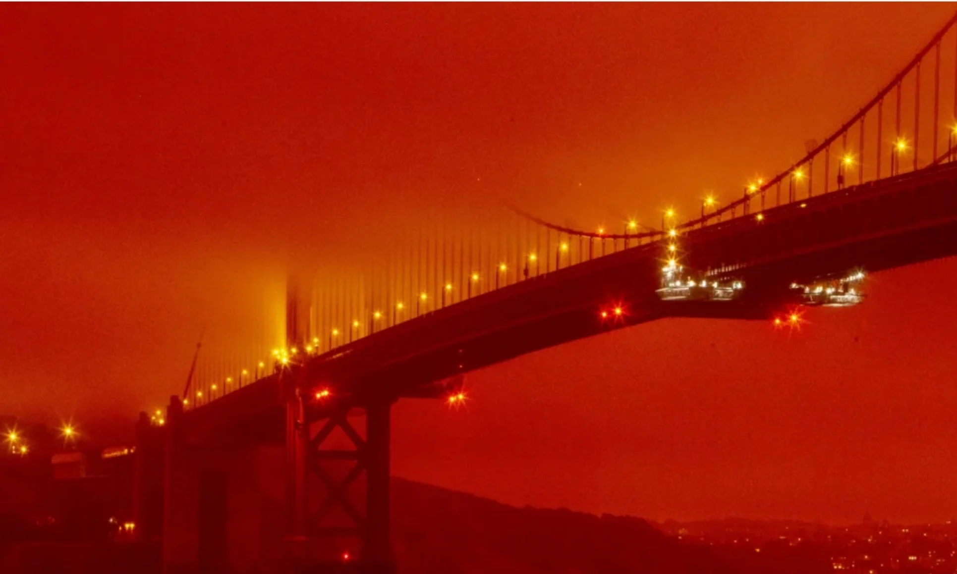 "Marshimmel" nennen es die Anwohner: In Kalifornien brennen mehr als zwei Dutzend große Feuer, dichter Rauch liegt in der Luft. Bilder einer historischen Katastrophe.
