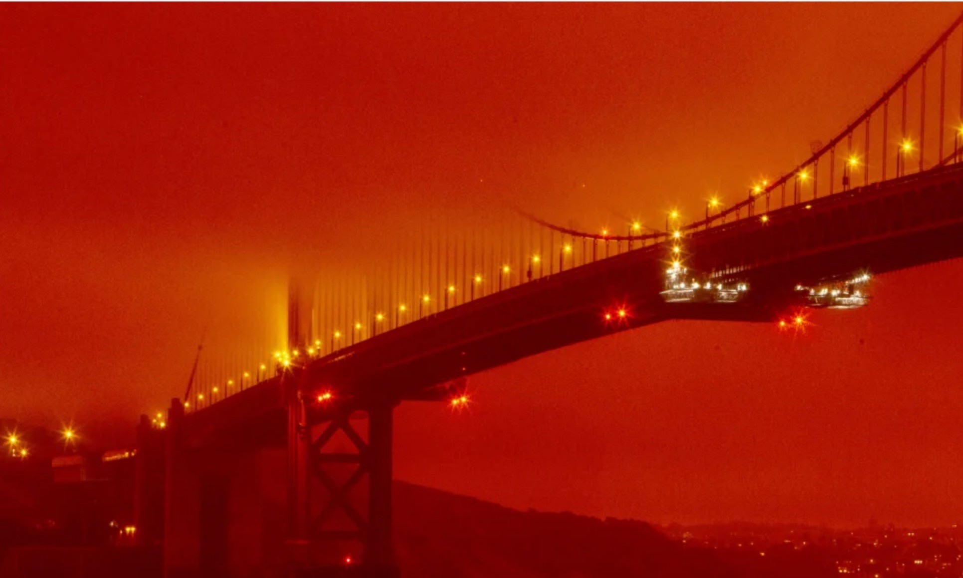 "Marshimmel" nennen es die Anwohner: In Kalifornien brennen mehr als zwei Dutzend große Feuer, dichter Rauch liegt in der Luft. Bilder einer historischen Katastrophe.

