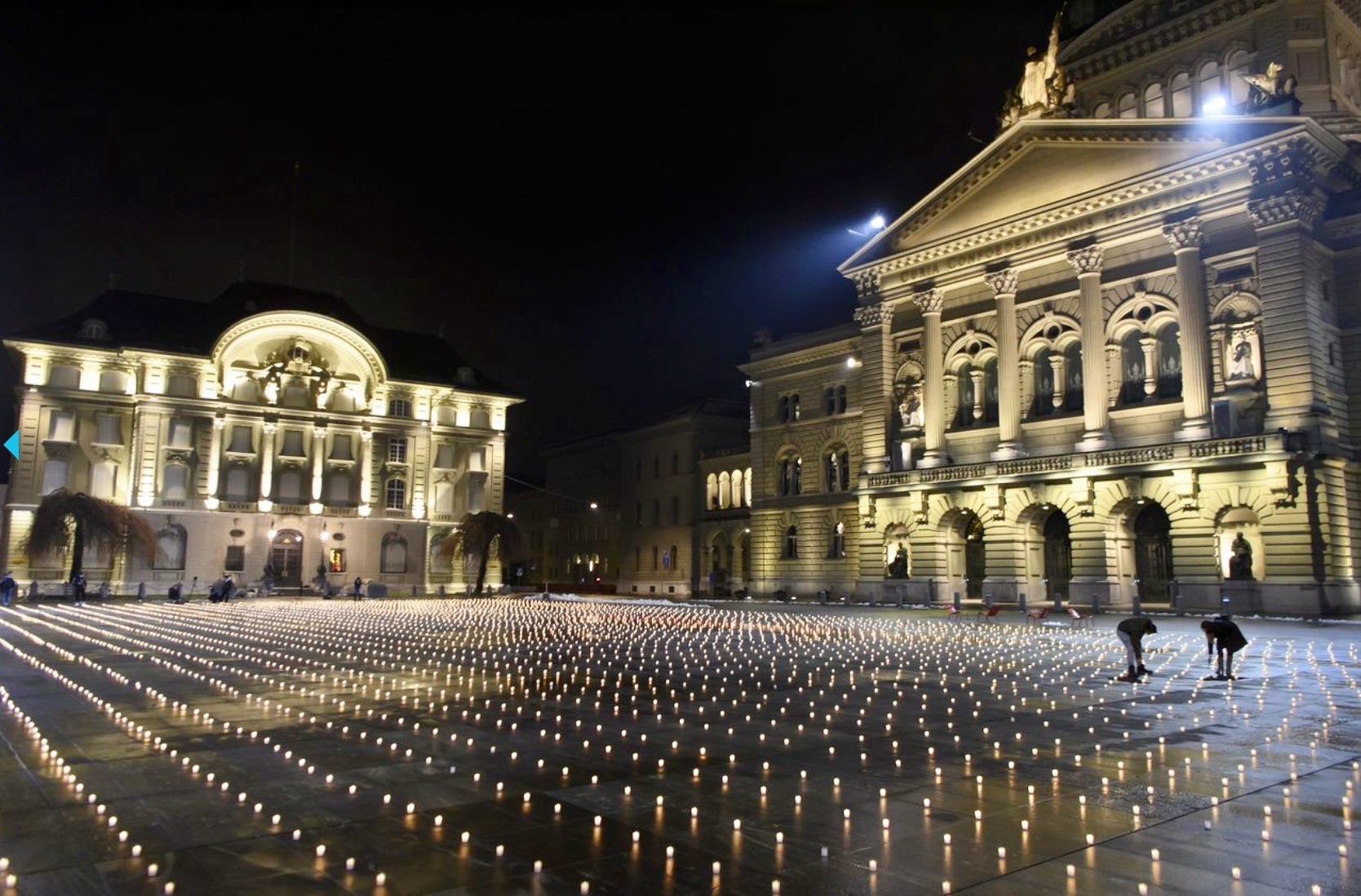 5'000 Kerzen auf dem Berner Bundesplatz zur Erinnerun an die in der Schwei am Coronavirus gestorbenen Menschen. (Foto: Keystone/Anthony Anex)
