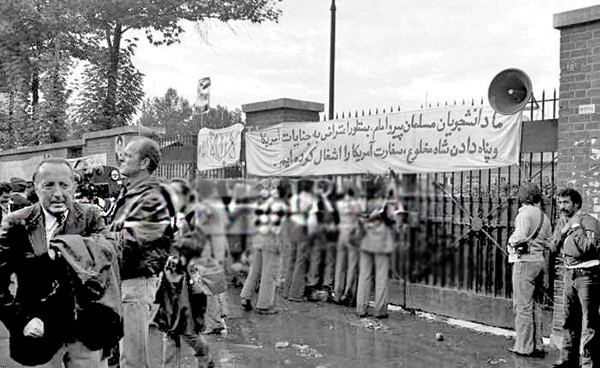 Auf die Besetzung der amerikanischen Botschaft in Teheran (4. November 1979) folgten die ersten internationalen Sanktionen gegen den Iran