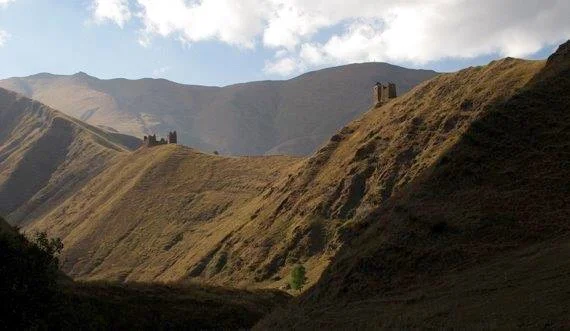 Burgen über der grossen Heeresstrasse