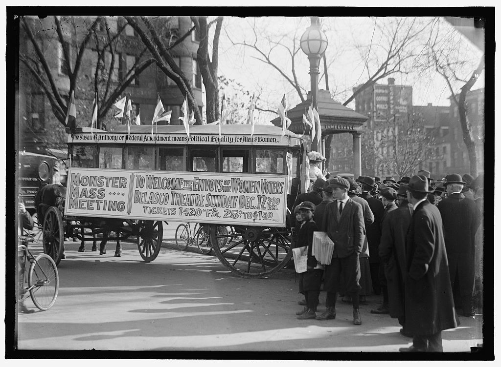 Werbung für das Frauenwahlrecht. Aufruf zu einer Massenveranstaltung 1919.