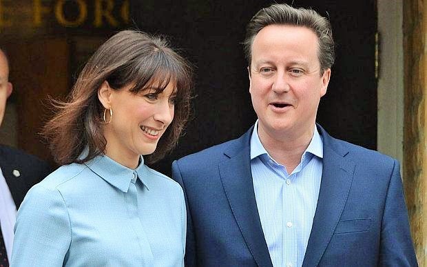 Permierminister Cameron mit Frau Samantha am Wahltag. Noch einmal ruft er dazu auf, die Tories zu wählen. "Tut nichts, was ihr später bereut". 