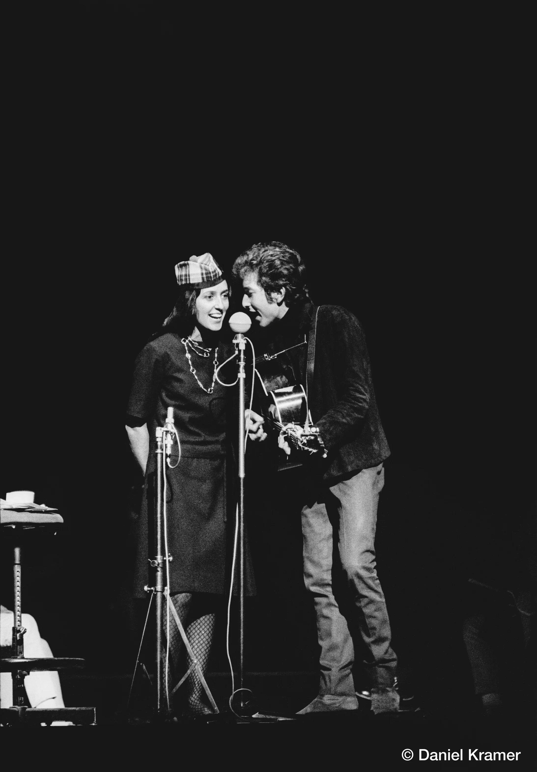 Bob Dylan & Joan Baez, Philharmonic Hall, Lincoln Center, New York City, 31. October 1964 © Daniel Kramer/courtesy of TASCHEN