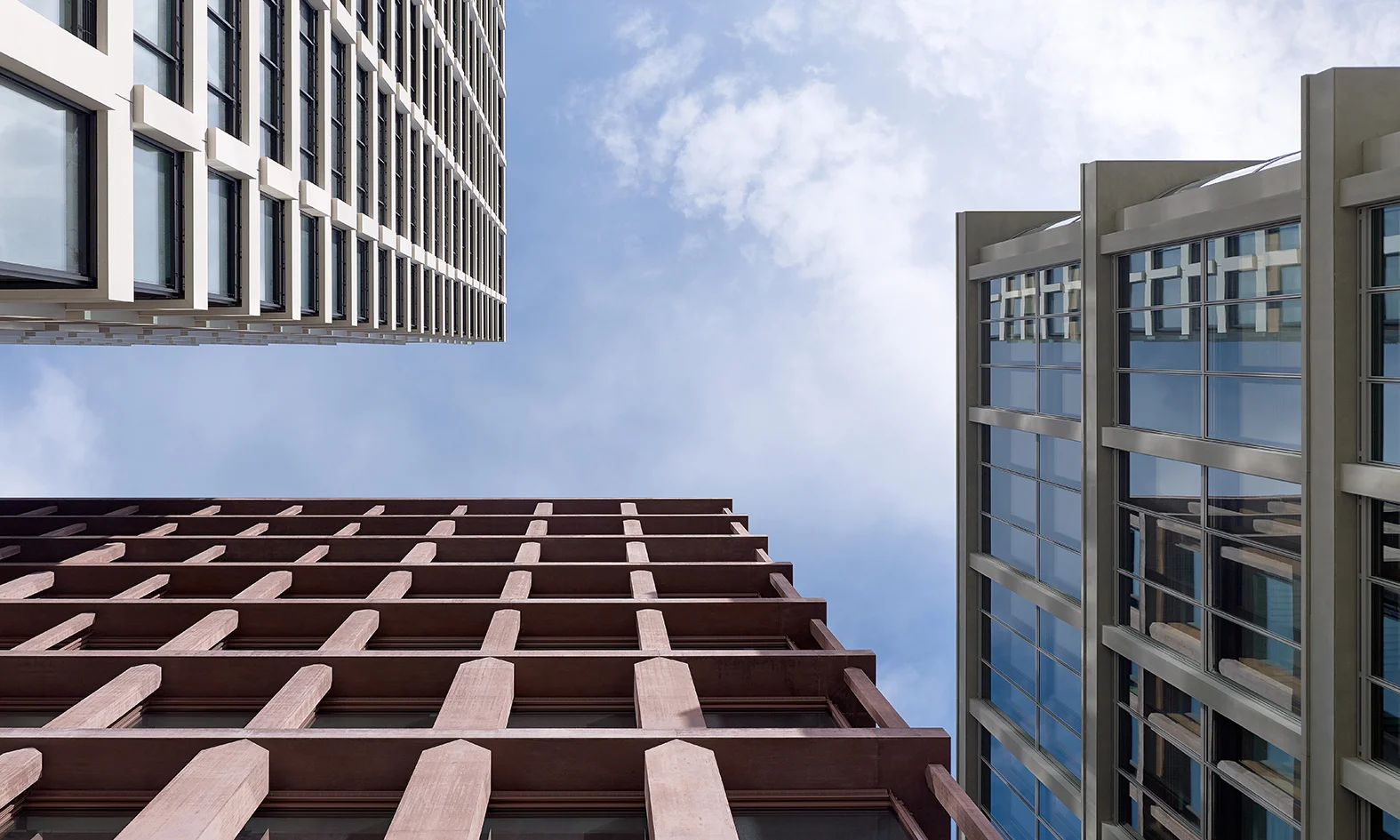 Drei Fassadenordnungen treffen auf engem Raum zusammen (© Christoph Merian Verlag)