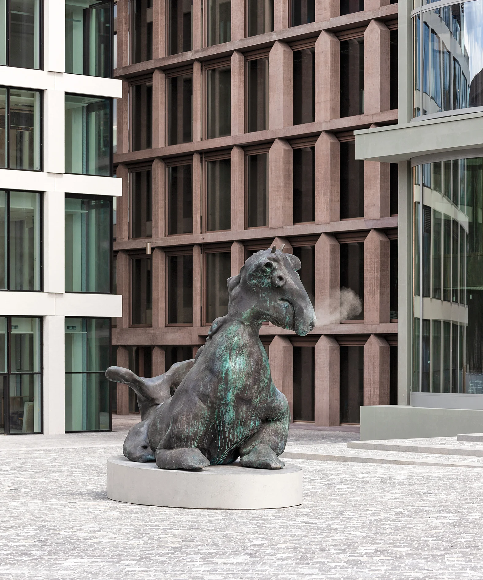 Die Plastik «Drittes Tier» von Thomas Schütte (© Christoph Merian Verlag)