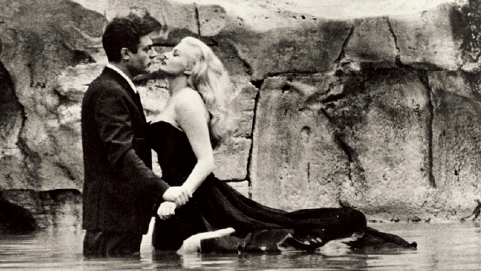 „La dolce vita“: Anita Ekberg und Marcello Mastroianni – eine der legendärsten Szenen der Filmgeschichte 