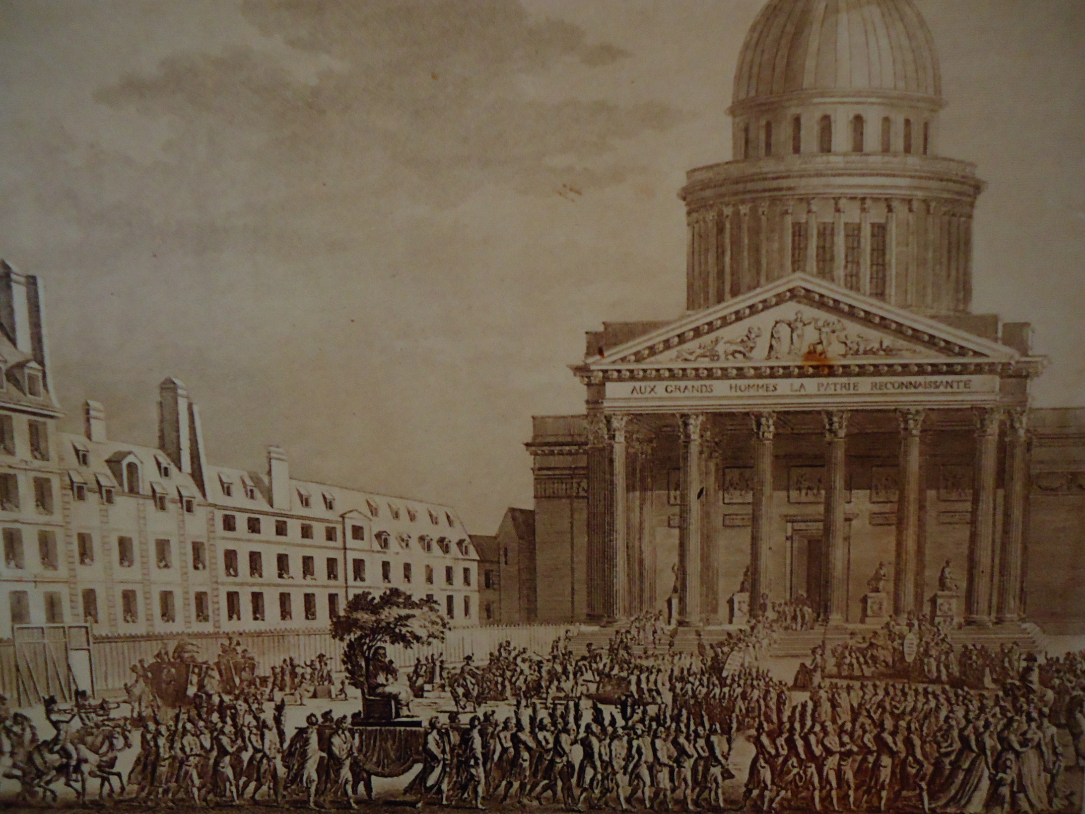 Rousseaus Sarg wird von den Revolutionären der Französischen Revolution ins Pantheos in Paris überführt.