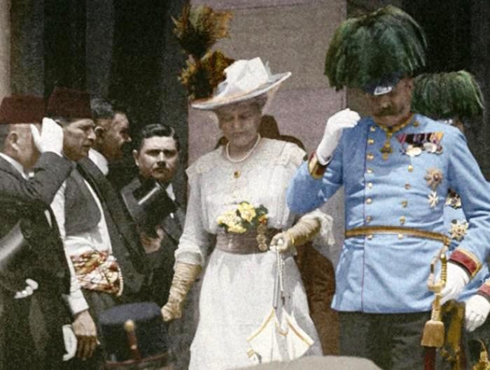 Sophie und Franz Ferdinand beim Verlassen des Ratshauses