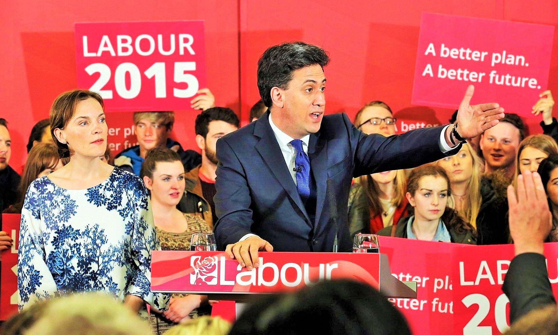 Tritt er am Freitag zurück? Ed Miliband, der Labourführer, am Vortag der Wahl mit seiner Frau Justine in Pudsey, Yorkshire. 