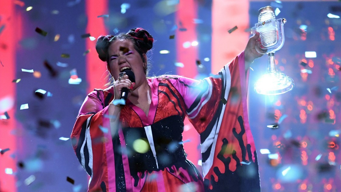 Die Israelin Netta Barzilai gewinnt mit dem Pop-Song „Toy“ den Eurovision Song Contest. Die Einstiegworte lauten: „Schau mich nicht an, ich bin eine schönes Wesen. Jungs, ich bring euch jetzt mal was bei“. Der Refrain geht so: „Ich bin nicht dein Spielzeug, du dummer Junge“. (Foto: Keystone)