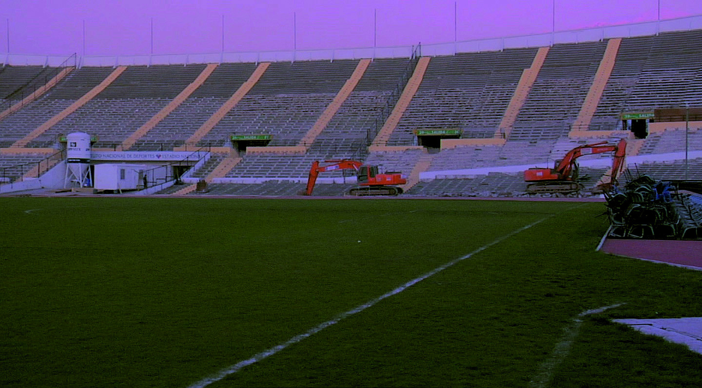 Camilo Yáñez: Estadio Nacional, Video-Doppelprojektion, 2010  (Courtesy of the Artist)