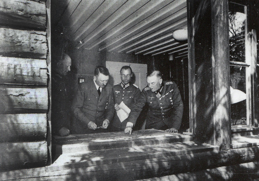 Hitler (links) im Felsennetz (Fotoagentur Sepp Spiegl)