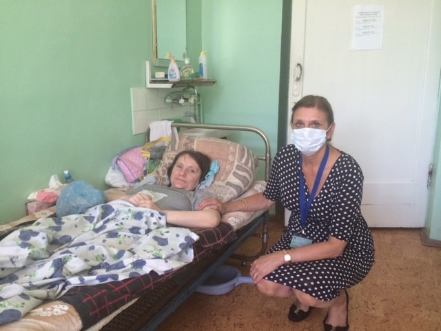 Doris Fiala als Wahlbeobachterin in einem Kiewer Krankenhaus