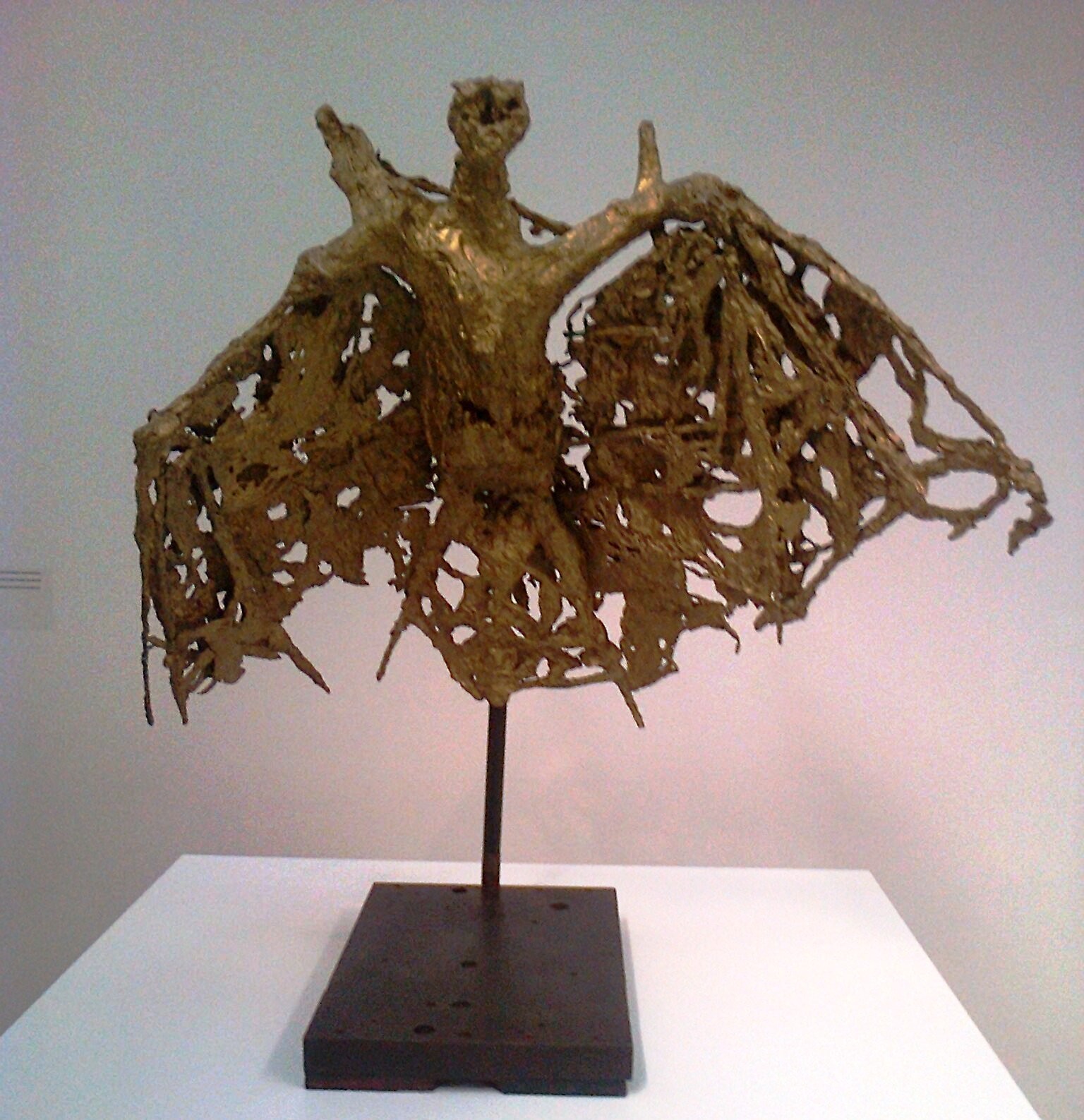 La  Chauve-souris (die Fledermaus),1946. Bronze. 91x91x 52 cm.  (Sammlung Familie G. Richier) (Bild: Jeanine Pfenninger) 
