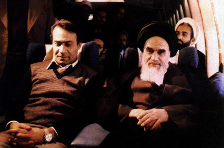 Sadegh Ghotbzadeh (li.) neben dem Republikgründer Ayatollah Khomeini