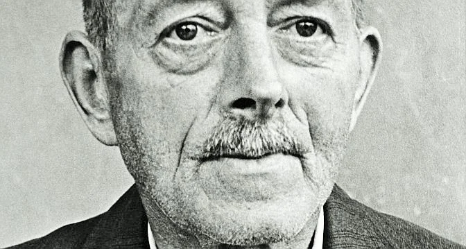 25. Dezember 1956: Tod von Robert Walser. Er ist einer der bedeutendsten Schriftsteller der Schweiz. (u.a. "Geschwister Tanner", "Der Gehülfe", "Jakob von Guntern"). Walser fristete die letzten Jahre in einer Heilanstalt in Herisau. Er liebte lange, einsame Spaziergänge. Am 25. Dezember 1956 wurde er tot in einem Schneefeld aufgefunden. Er starb an einem Herzschlag. Das Bild vom toten Walser erinnert an den Dichter Sebastian, der im Roman "Geschwister Tanner" ebenfalls tot im Schnee liegt. 