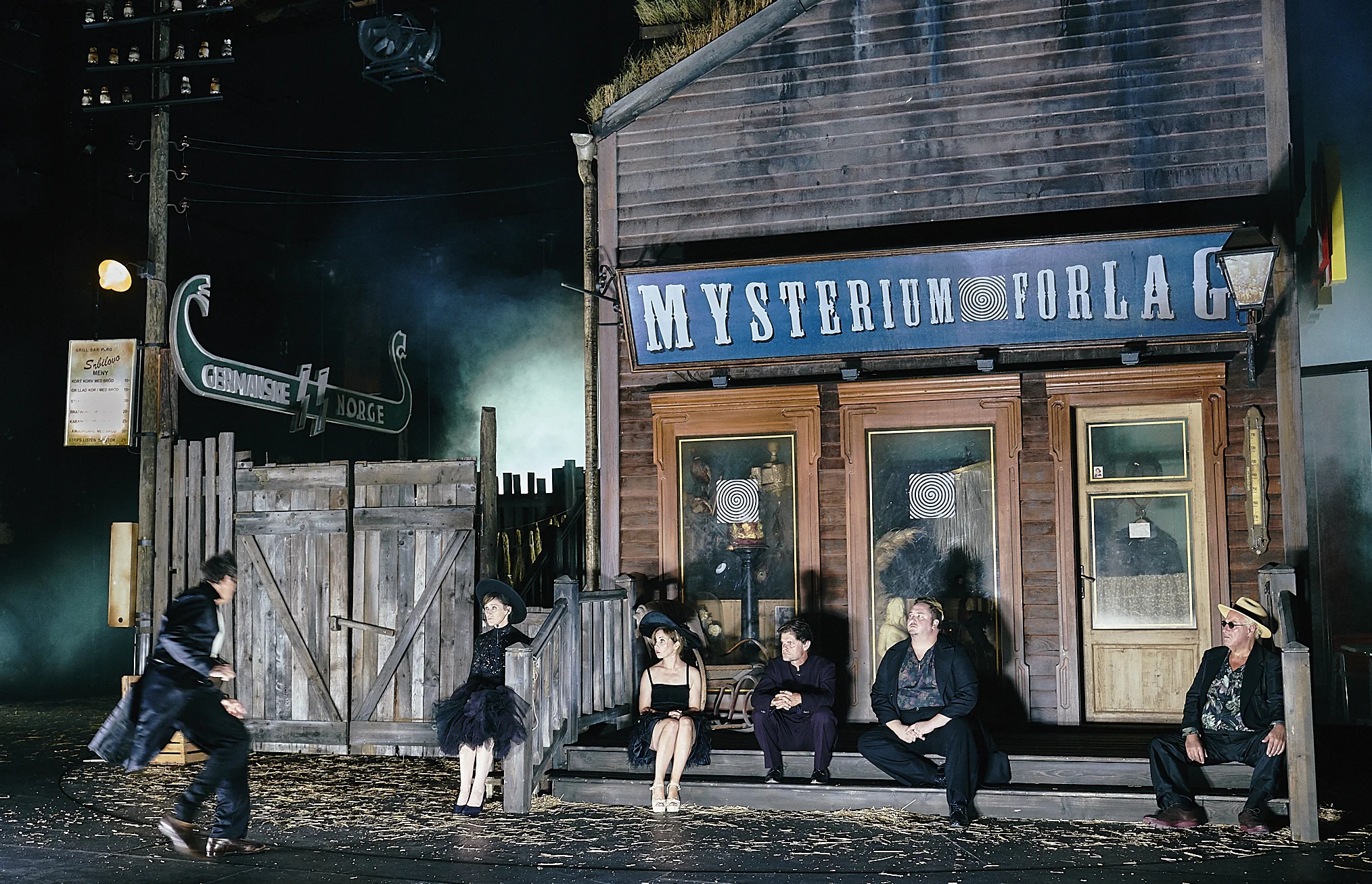 Frank Castorfs Mysterien-Haus © SF / Matthias Horn