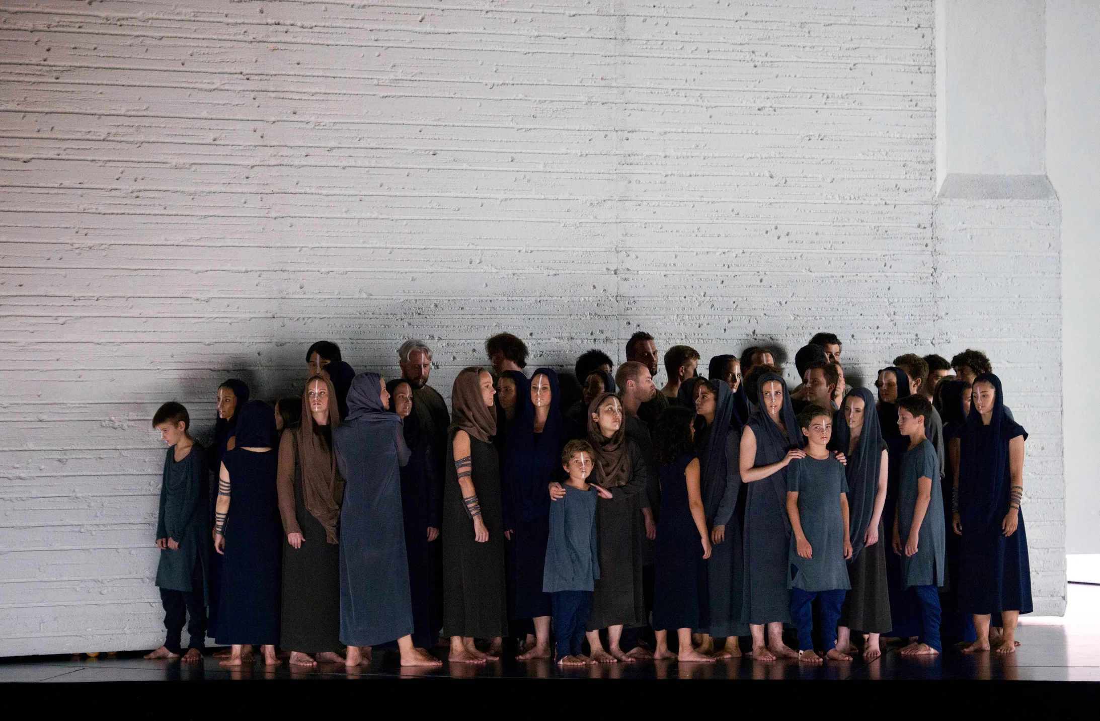 Wiener Staatsopernchor in «Aida» © Salzburger Festspiele / Monika Rittershaus