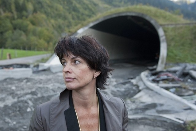 28. Februar: Bundesrätin Doris Leuthard gewinnt den Abstimmungskampf um den Bau einer zweiten Gotthardröhre. 57 Prozent der Stimmenden befürworten das Projekt.