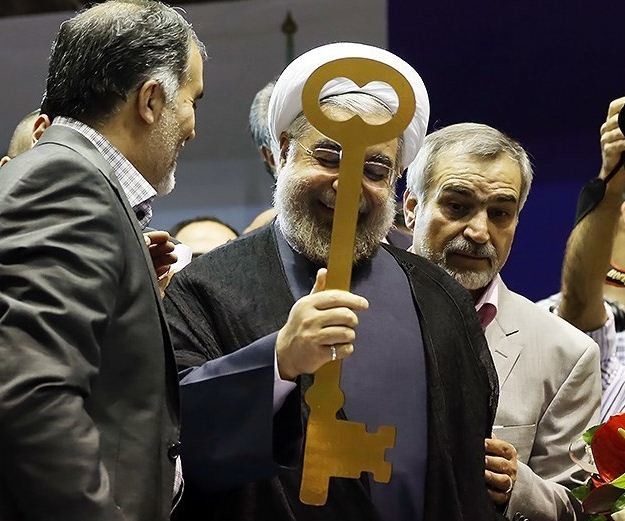 Präsident Hassan Rouhani nach dem Wahlsieg 2013. Er hatte im Wahlkampf versprochen, „den Schlüssel zur Lösung der Probleme des Landes“ gefunden zu haben.
