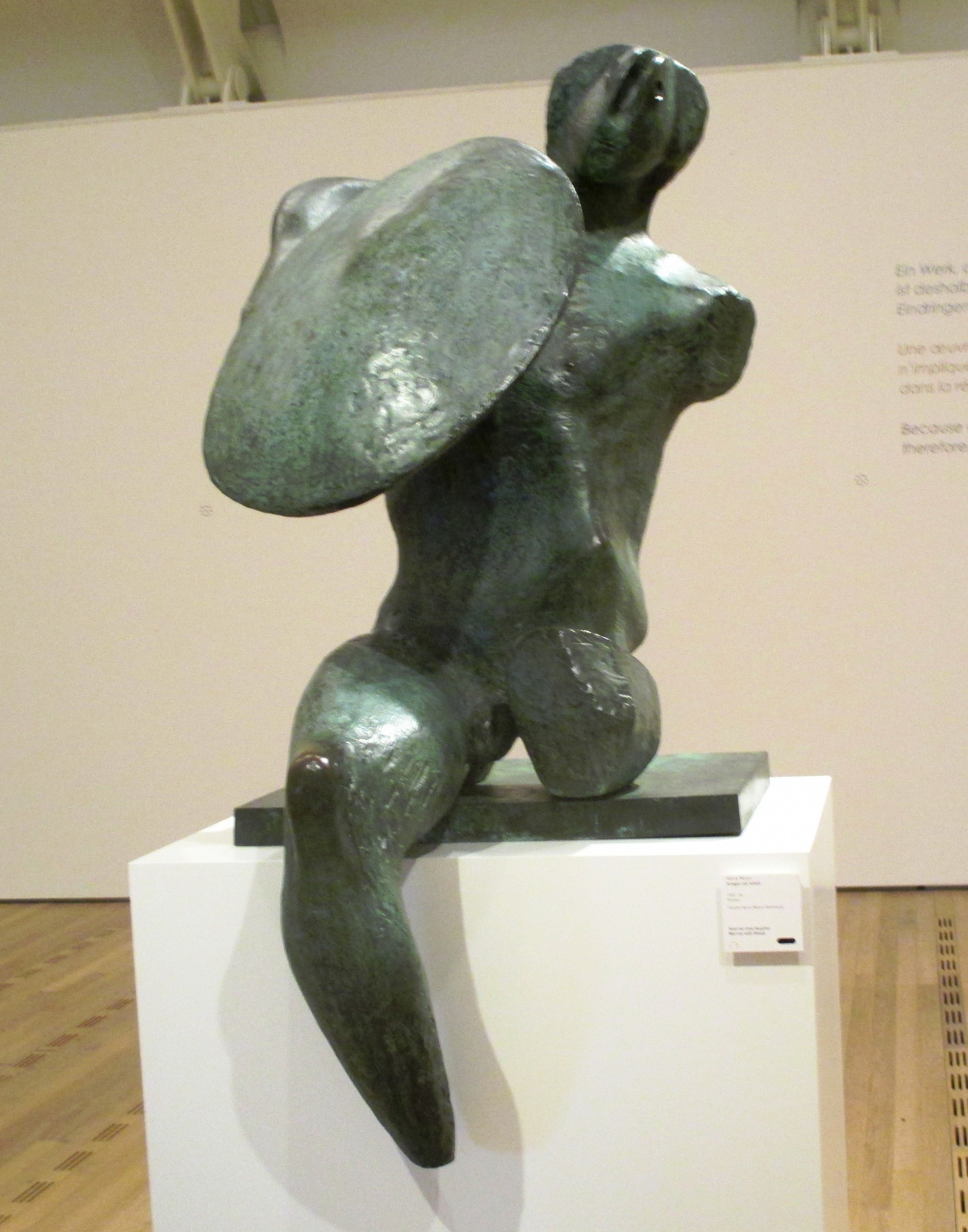 Krieger mit Schild, 1953-54, Bronze, 153 x 72 x 92