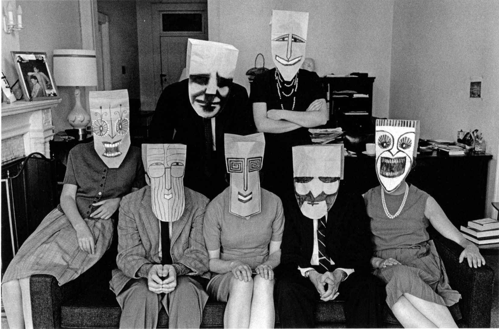 Inge Morath, Ohne Titel (aus der Serie Masken mit Saul Steinberg), 1962