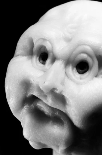 Innocenti, 1994, Fotografie, 75 x 50 cm, Foto: Thomas Schütte © 2013, ProLitteris, Zürich 