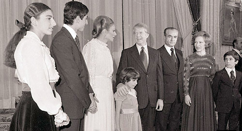 Jimi Carter (4. v. re.) und seine Frau (2. v. re.) im Kreis der Pahlavi-Familie in Teheran