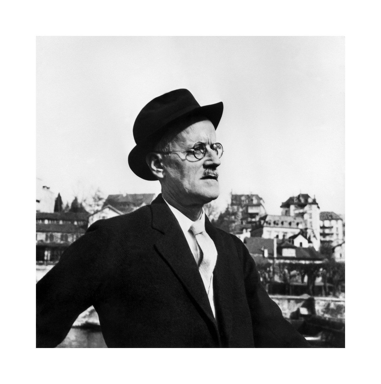 James Joyce im Jahr 1937 bei einem Besuch in Zürich am Platzspitz (KEYSTONE/Zuercher James Joyce Stiftung/Carola Giedion-Welcker)