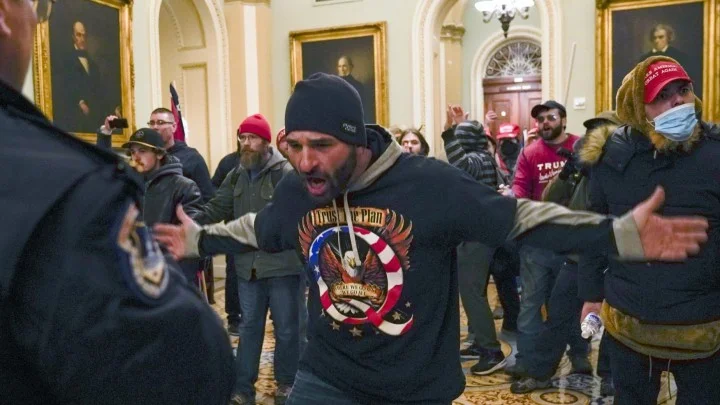 Trump-Anhänger beim Sturm auf das Kapitol in Washington. (AP / Manuel Balce Ceneta)