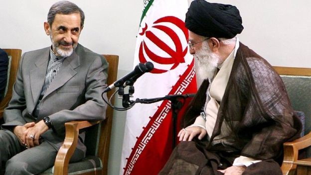 Ali Akbar Velayati (links) und sein Arbeitgeber Ayatollah Ali Khamenei