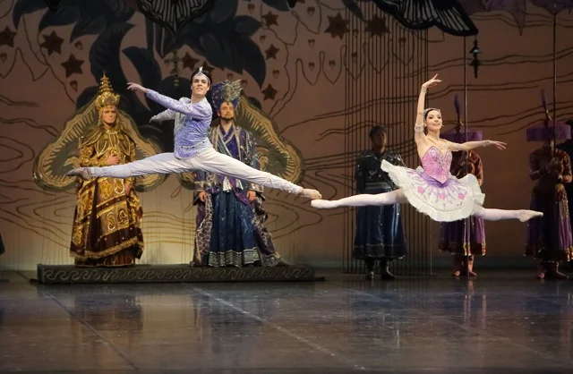 Timur Askerov und Ivy Amista (Foto: Bayerisches Staatsballett, Wilfried Hösl)
